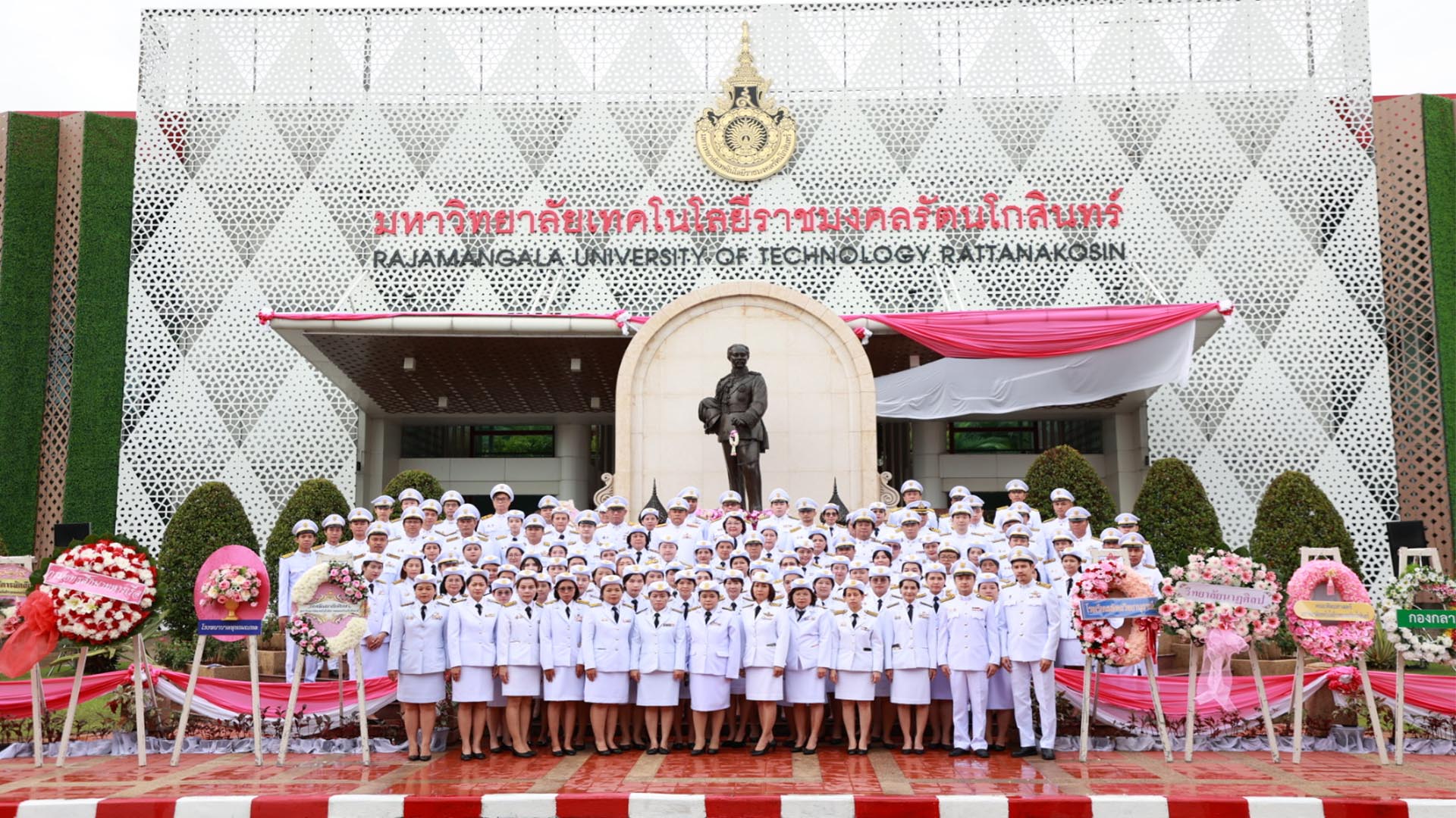 พิธีวางพวงมาลาถวายราชสักการะพระบรมราชานุสาวรีย์พระบาสมเด็จพระจุลจอมเกล้า เจ้าอยู่หัว (รัชกาลที่ 5) เพื่อระลึกถึงพระมหากรุณาธิคุณ “เนื่องในวันปิยมหาราช 23 ตุลาคม” ประจำปี 2567