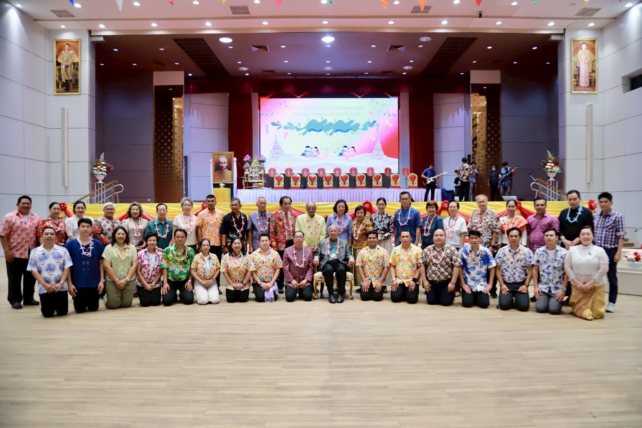 มทร.รัตนโกสินทร์ ร่วมสืบสานประเพณีสงกรานต์ รดน้ำขอพรผู้สูงอายุ สืบทอดวัฒนธรรมไทย