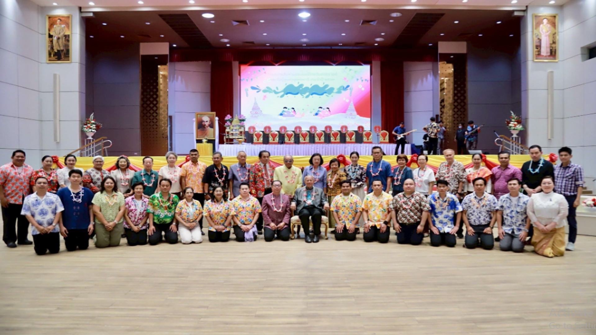 มทร.รัตนโกสินทร์ ร่วมสืบสานประเพณีสงกรานต์ รดน้ำขอพรผู้สูงอายุ สืบทอดวัฒนธรรมไทย